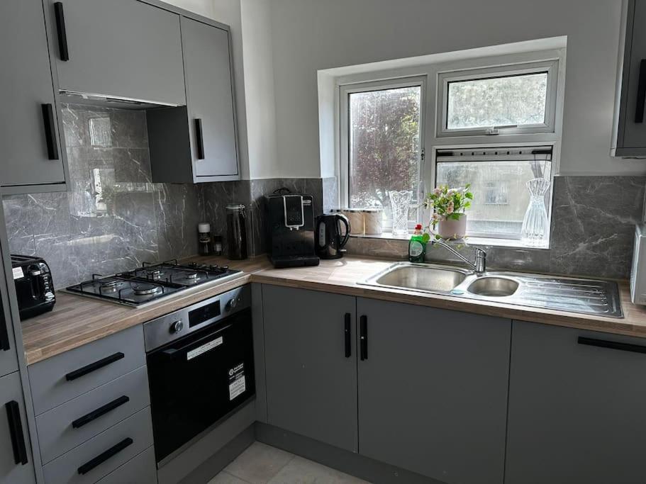 Oxfords 5 Star Lux 2 Bedroom Flat Near Jr 5 Pax, Permit Parking 외부 사진